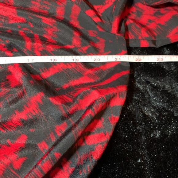 Women's Michael Kors Red & Black Abstract Print V-Neck Cinch Waist Blouse Medium - Picture 9 of 12